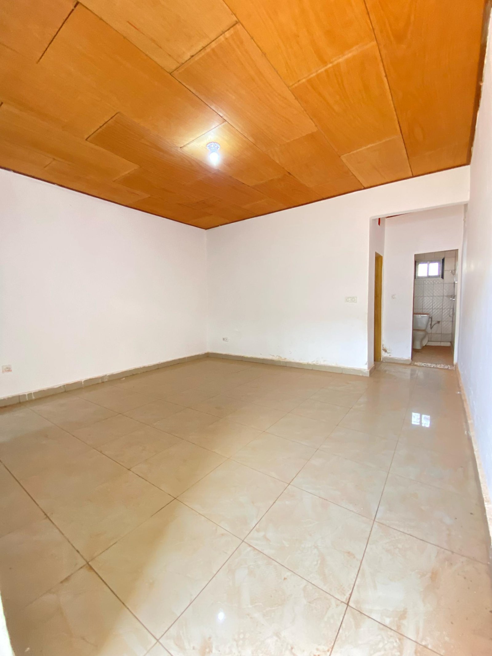 Studio moderne à louer, Efoulan, Yaoundé 