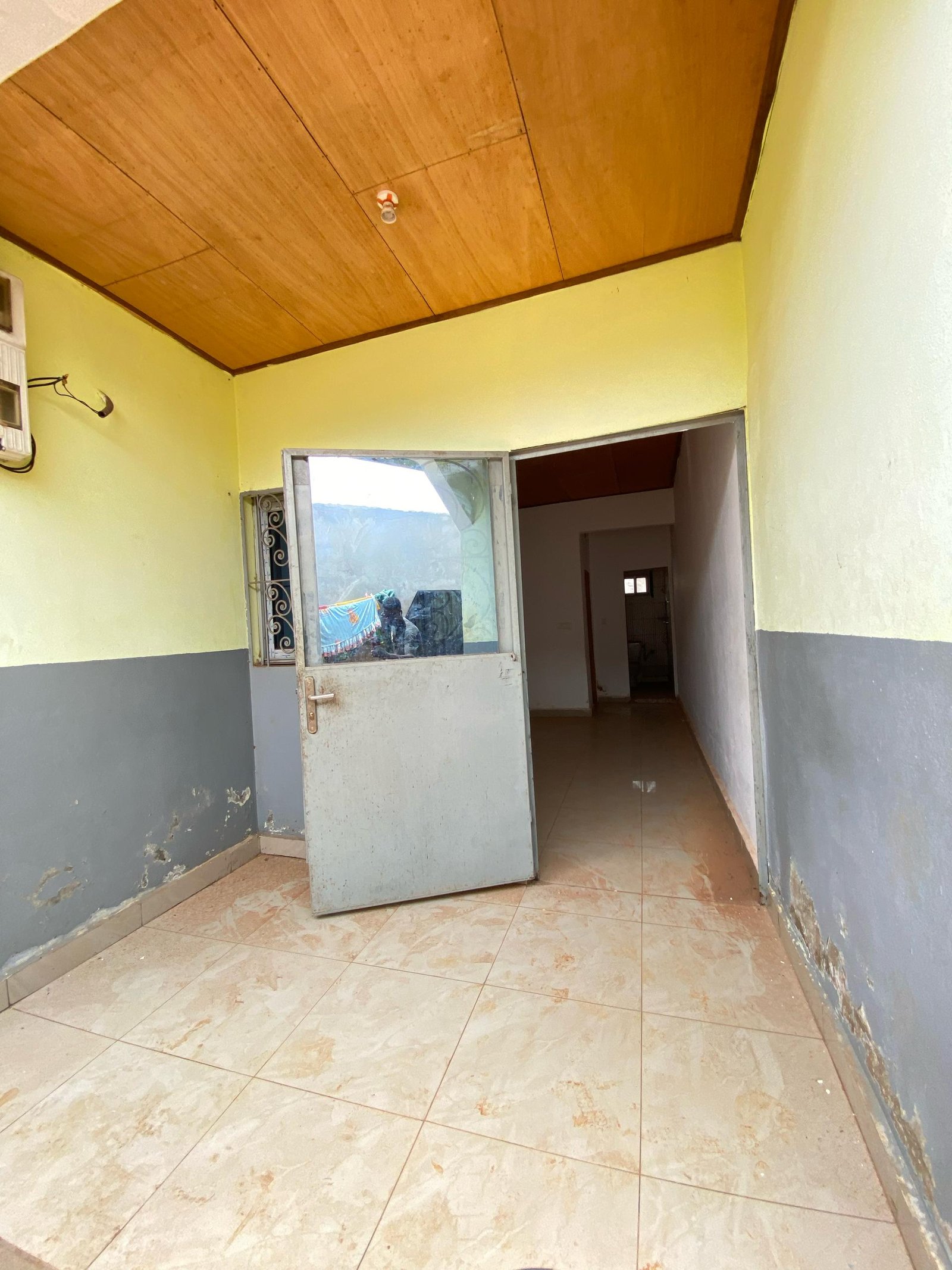 Studio moderne à louer, Efoulan, Yaoundé 