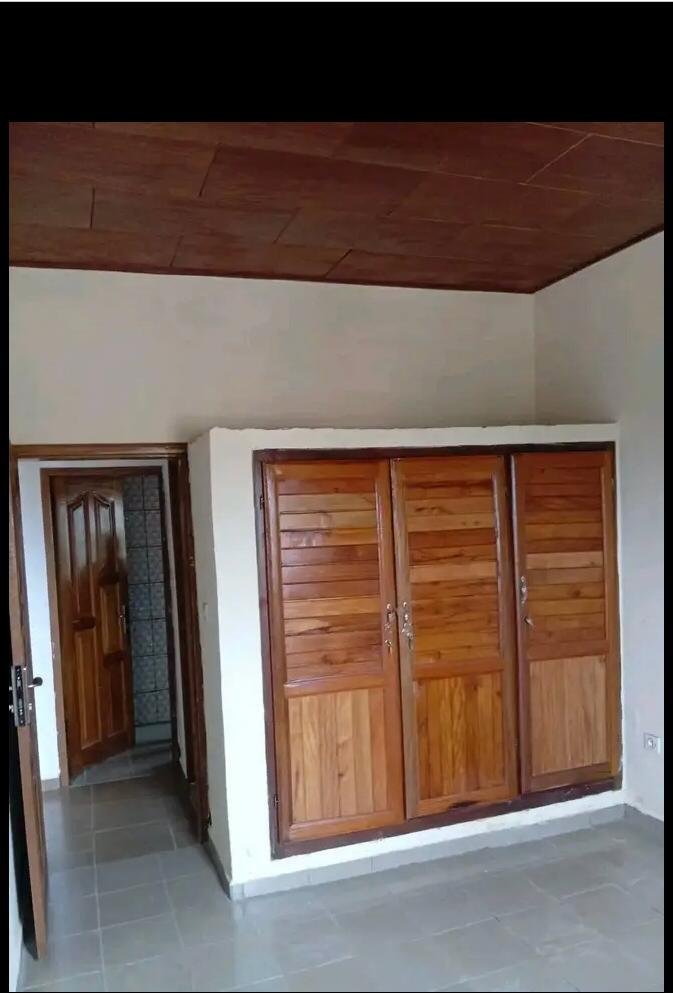 Studio moderne à louer, Essos, Yaoundé 