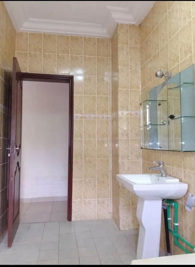 Studio moderne à louer, Essos, Yaoundé 