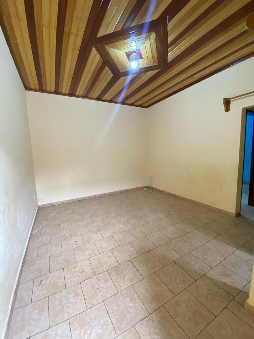 Studio moderne à louer, Efoulan, Yaoundé 