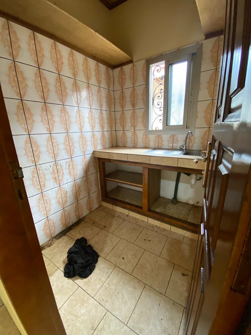 Studio moderne à louer, Efoulan, Yaoundé 