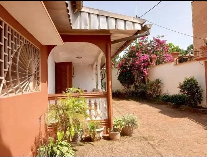 Villa à vendre, Awae escalier, Yaounde 