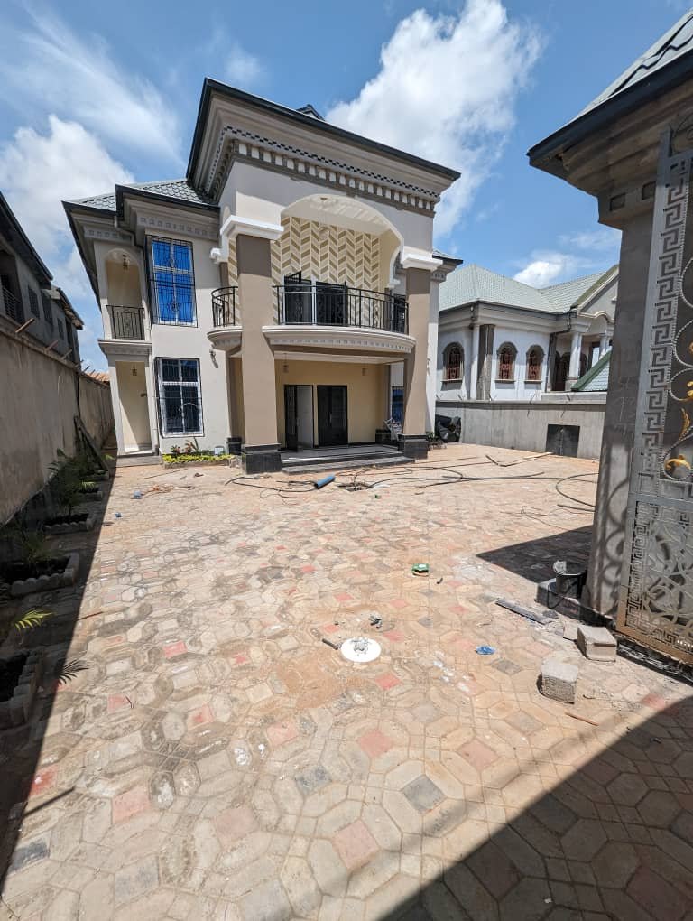 Duplex à vendre, Odza, Yaoundé 