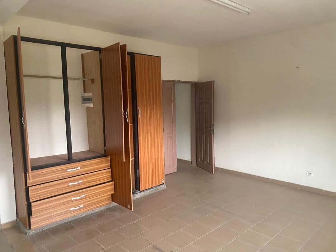 Immeuble à vendre, Makepe, Douala 