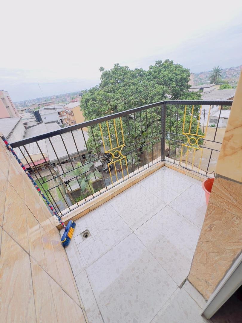 Chambre meublée à louer, Ndogbong, Douala 