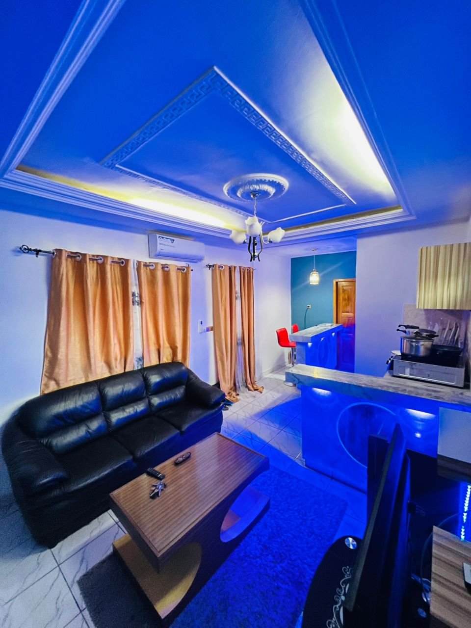Studio meublé à louer, Bonamoussadi, Douala 