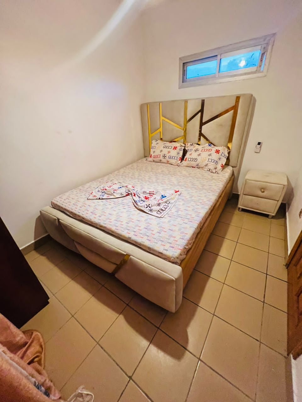 Studio meublé à louer, Bonamoussadi, Douala 