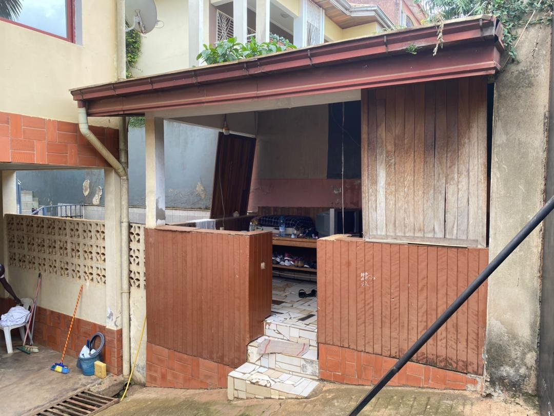 Immeuble à vendre, Omnisport, Yaoundé 