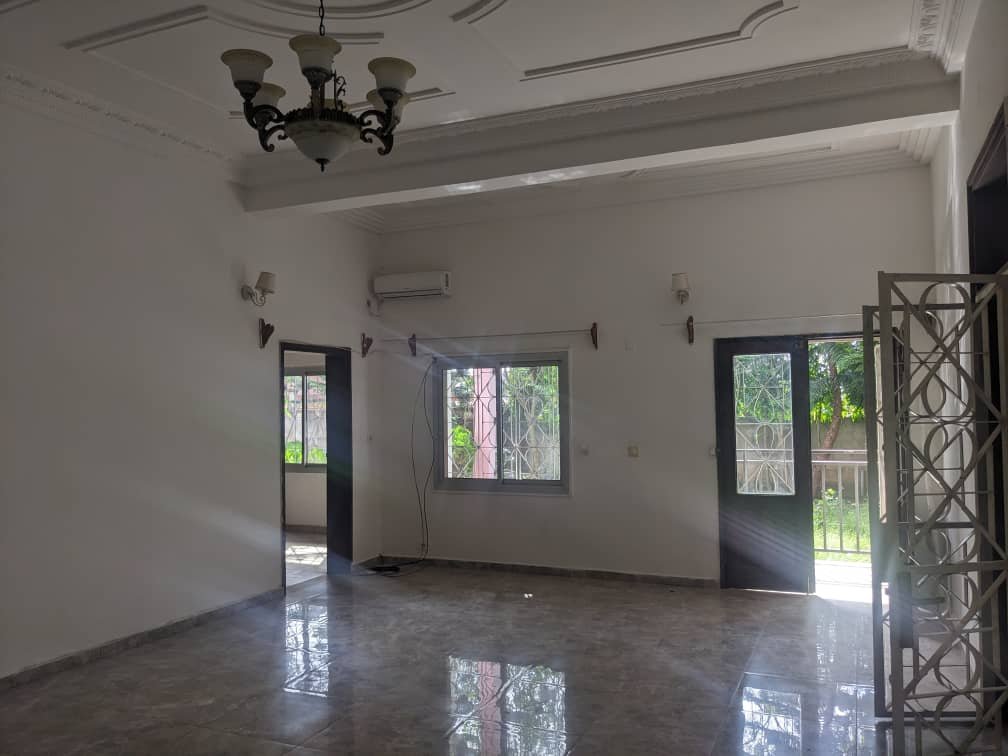 Villa à louer, Bastos, Yaoundé 