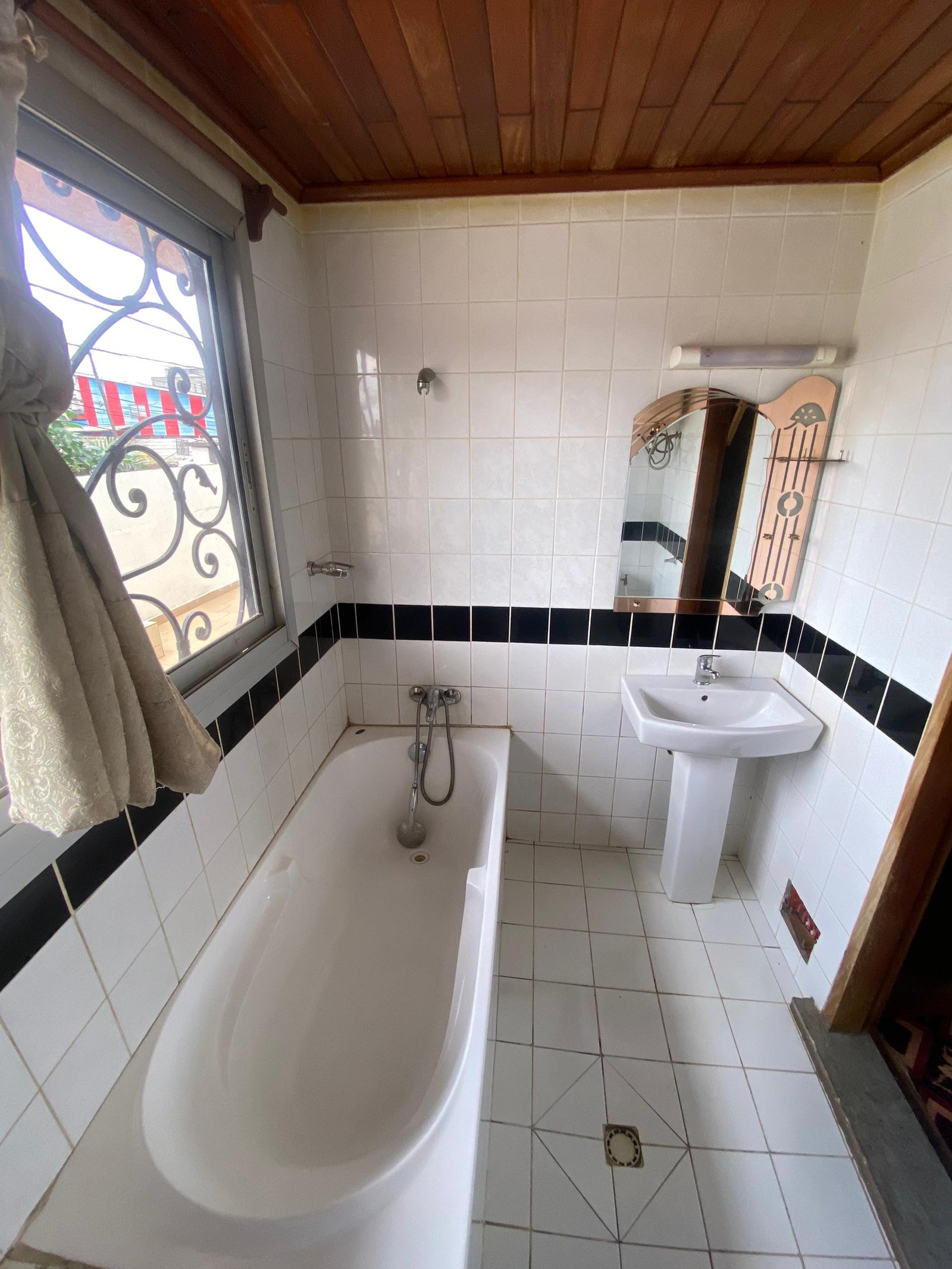 Duplex à Louer, Obili, Yaoundé  