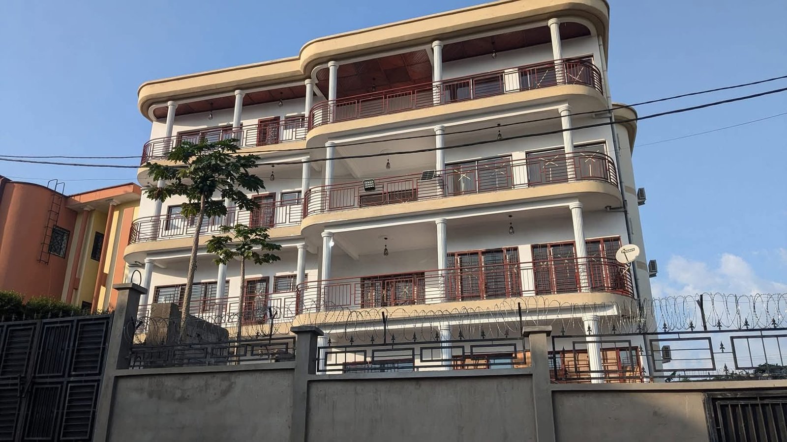 Immeuble à louer, Golf, Yaoundé 