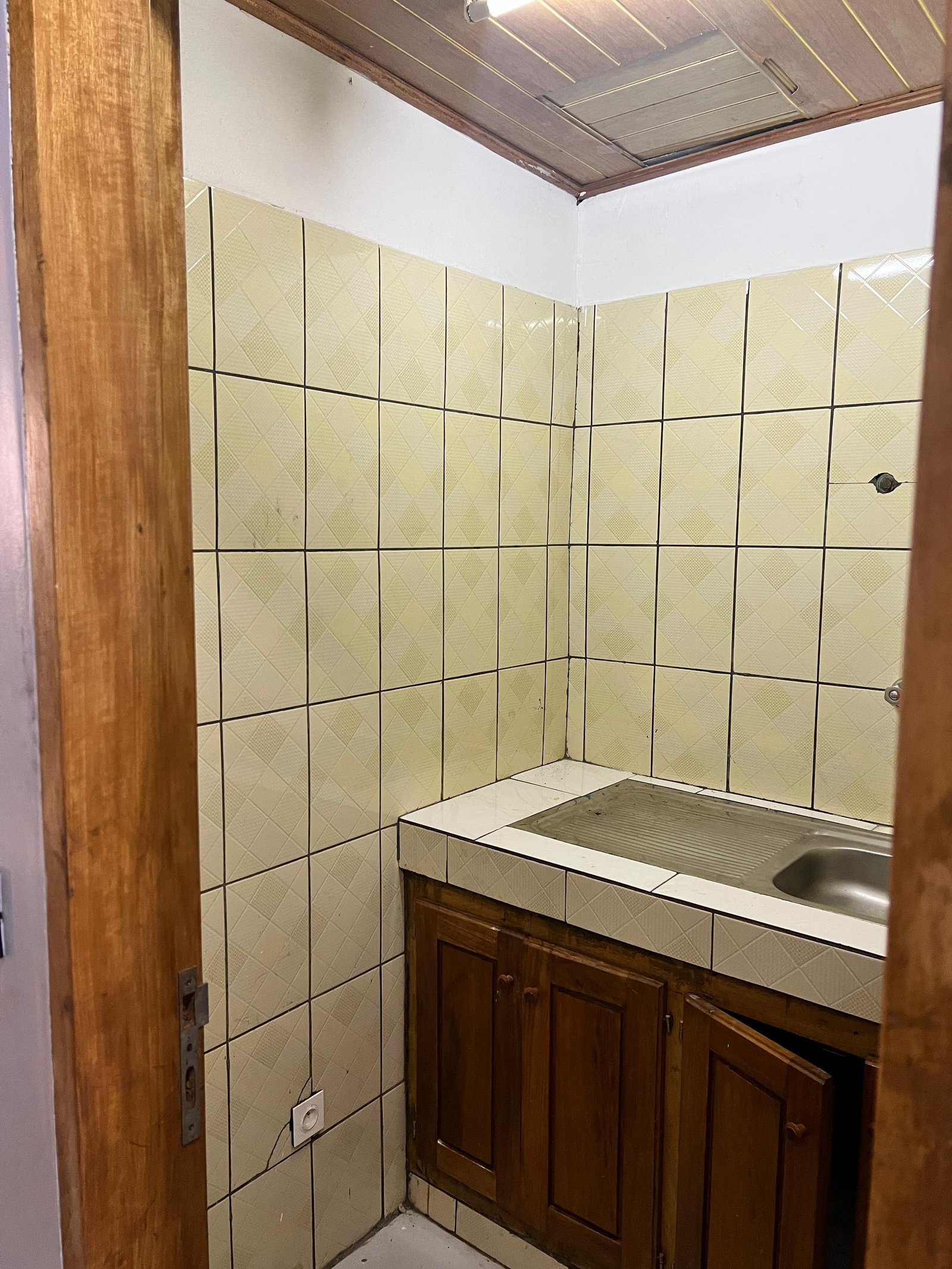 Studio moderne à louer, Ngousso, Yaoundé 