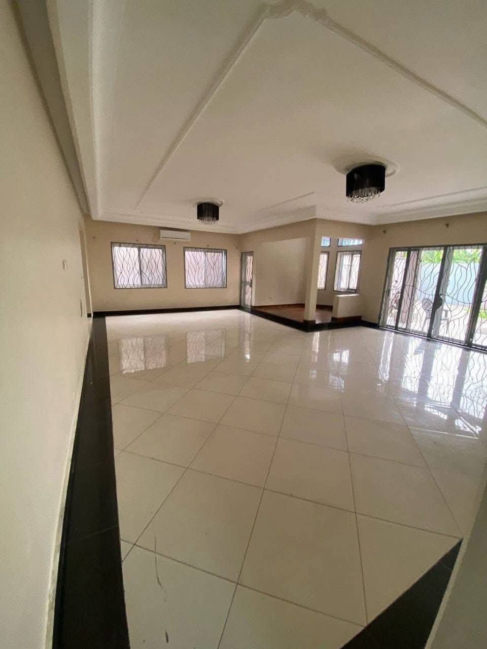 Villa à louer, Bonanloka, Douala 