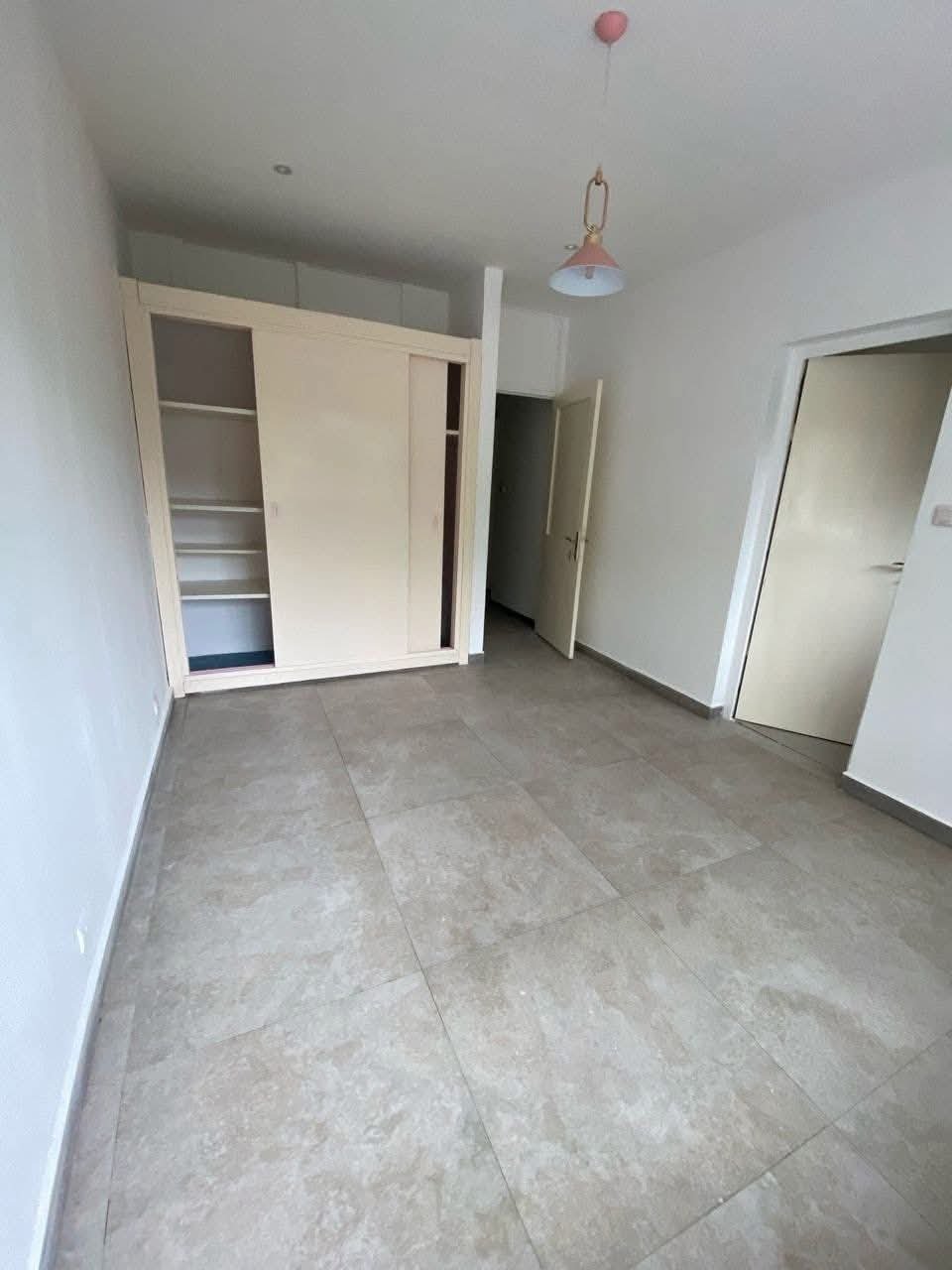 Duplex à louer, Bonapriso, Douala 