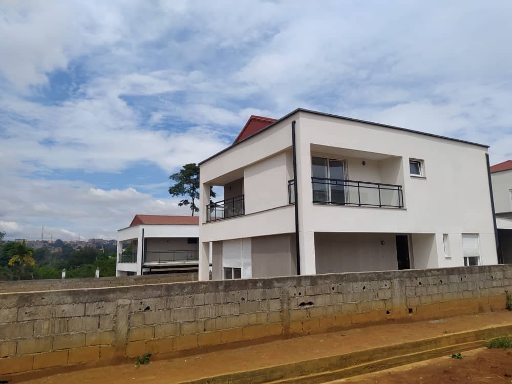 Villa neuve avec 4 chambres à vendre, Simbock, Yaoundé