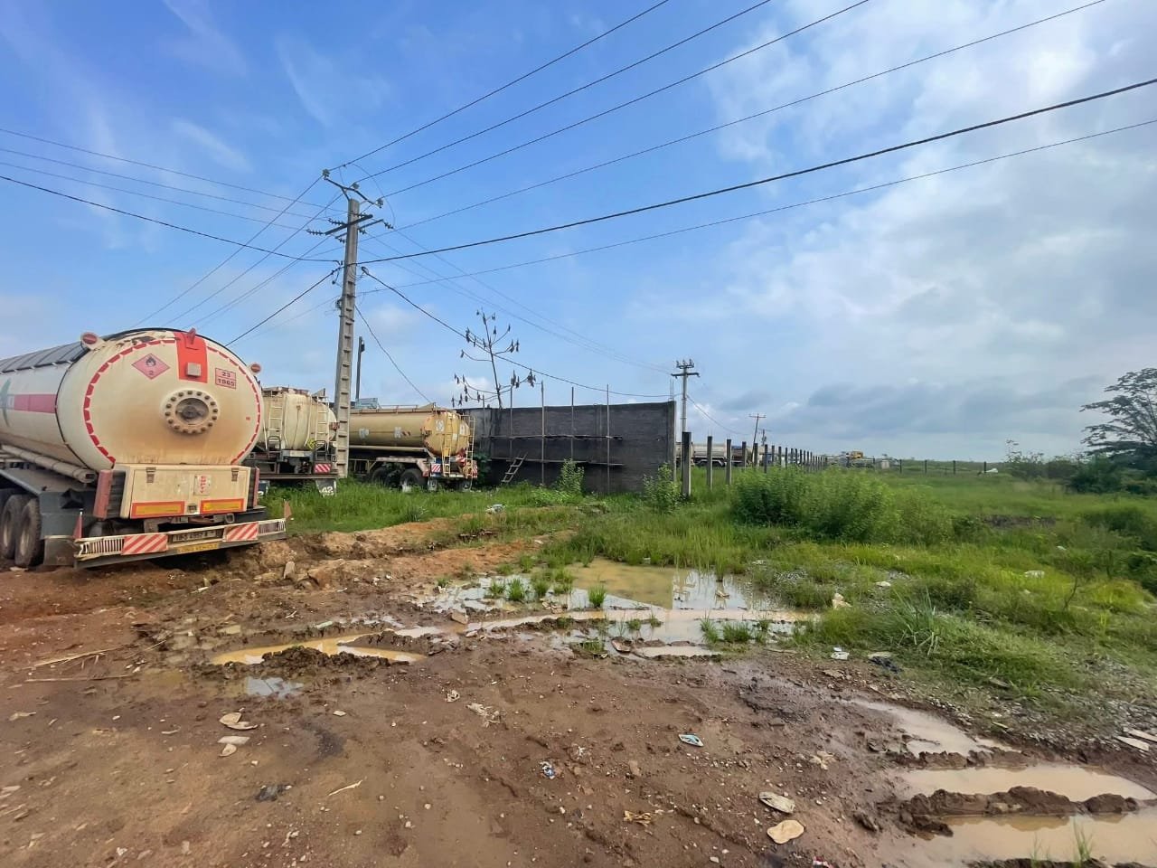 Espace Commercial à Vendre, Dibamba, Douala 
