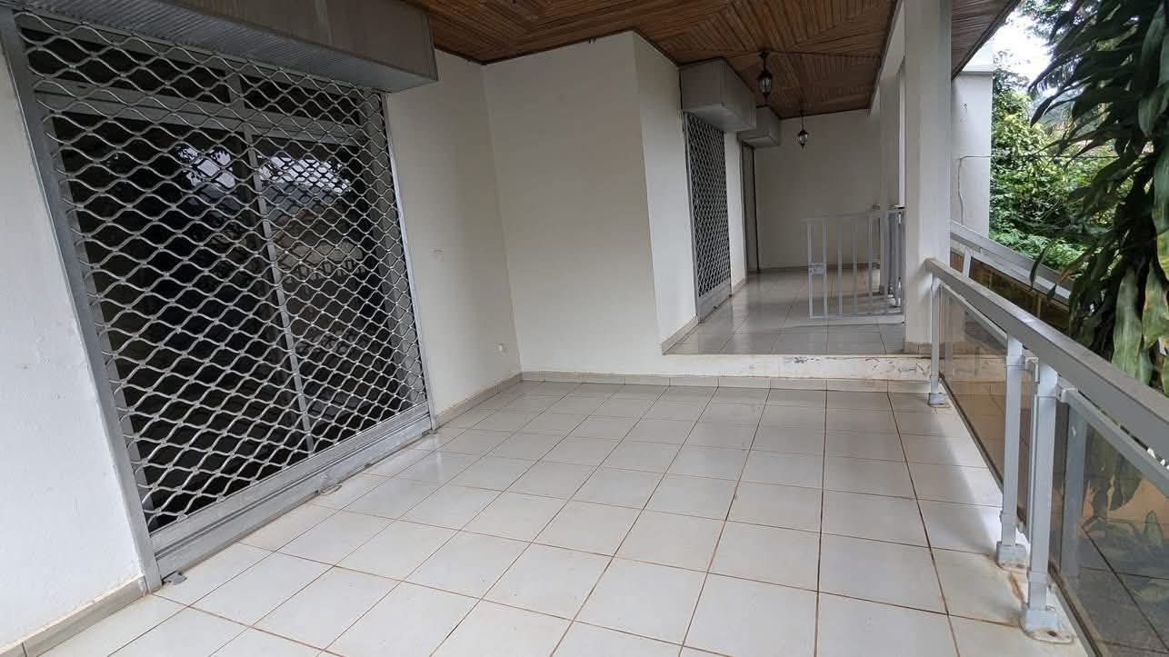 Duplex à louer, Bastos, Yaoundé