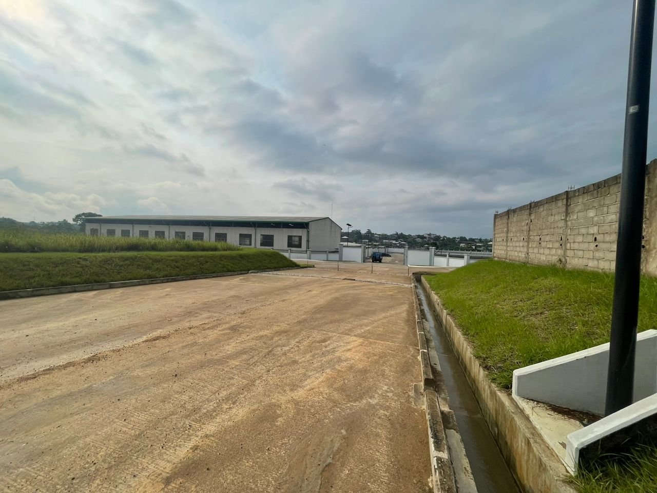 Espace Commercial  à vendre, Yassa, Douala 