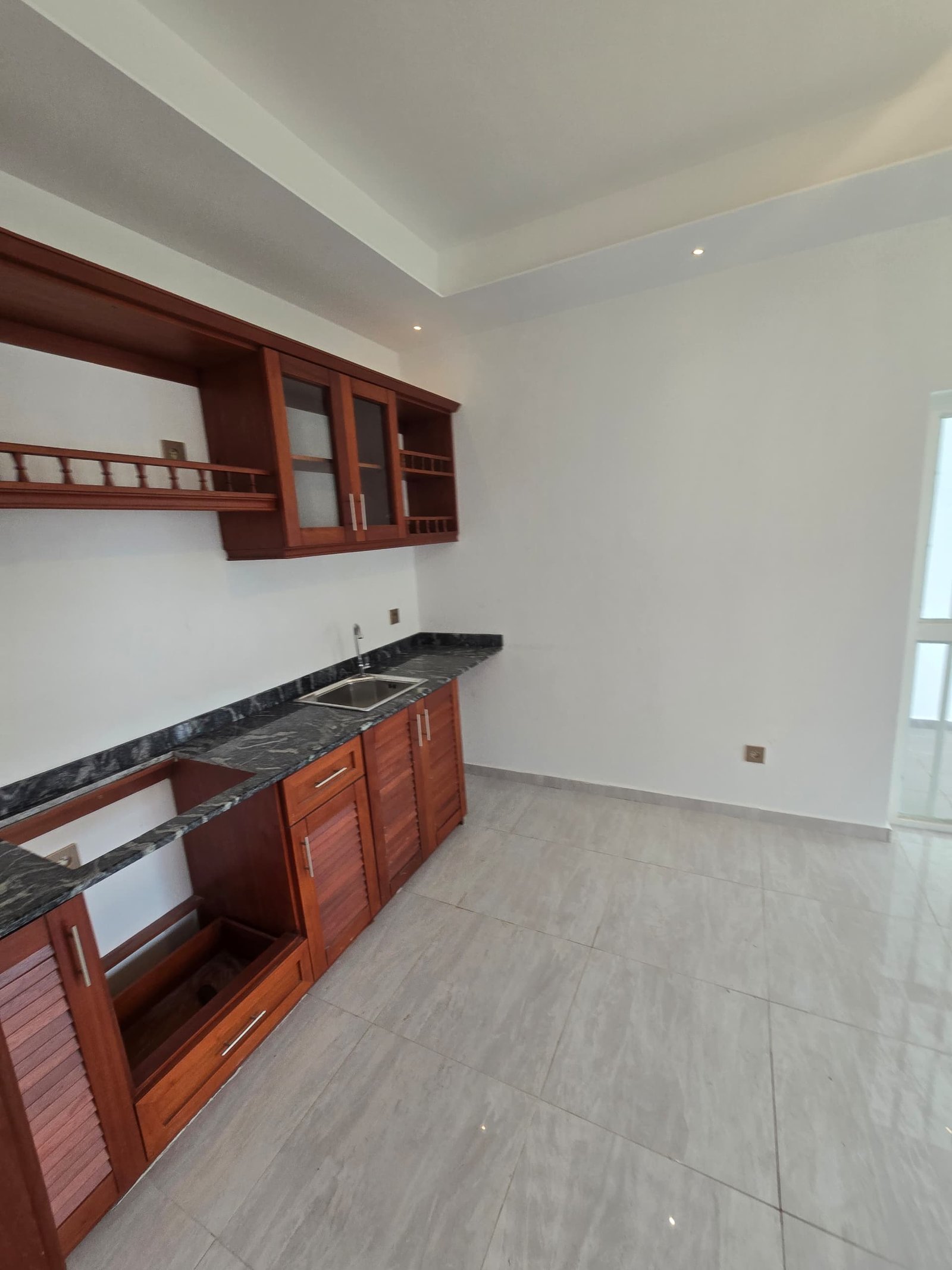 Complexe à vendre, Yassa, Douala