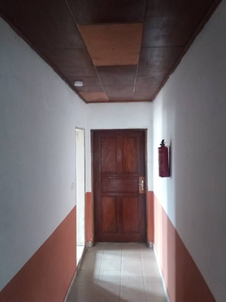 Bureau à louer, Grand Moulin, Deido, Douala