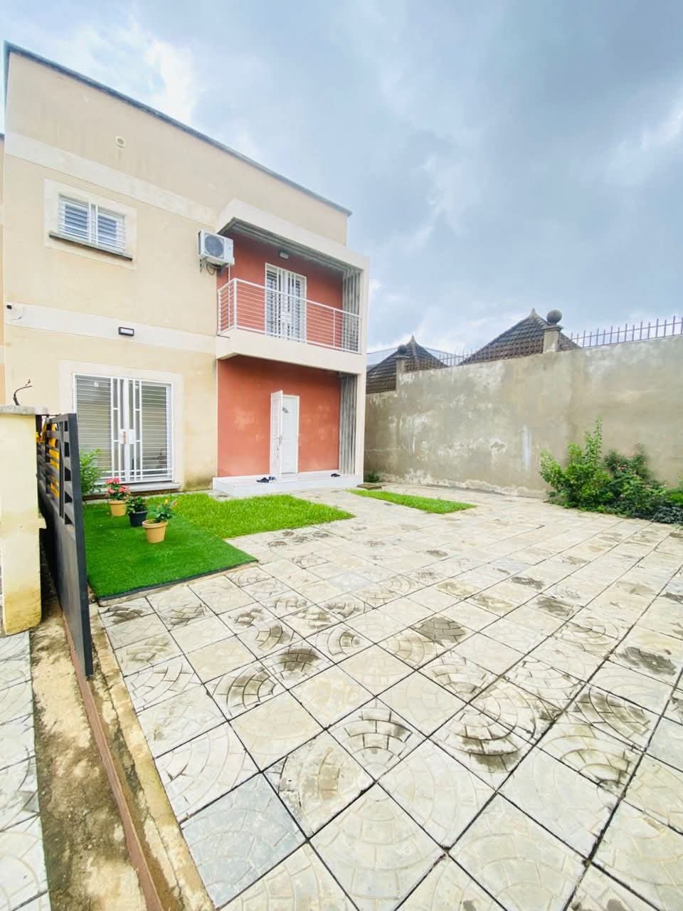 Duplex à Vendre, Ndogbong, Douala