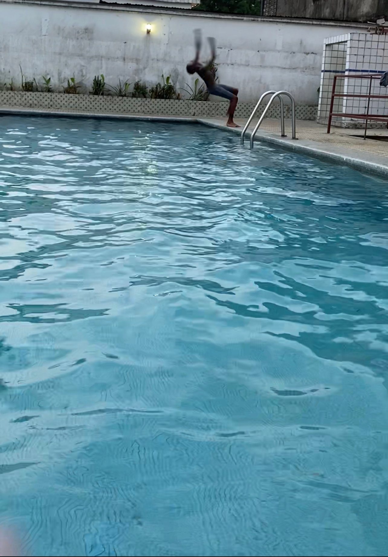Bonapriso appartement meuble Piscine 2 chambres 