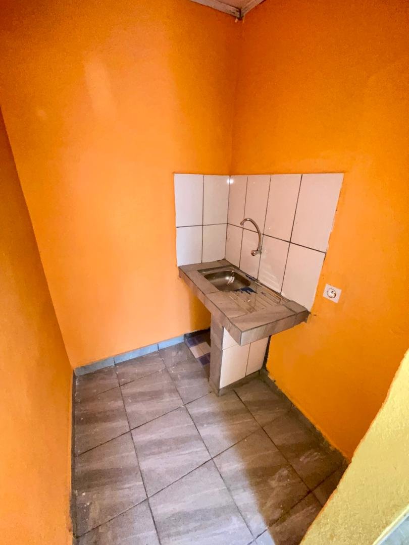 Chambre moderne à louer, Etoug-Ebé, Yaoundé 