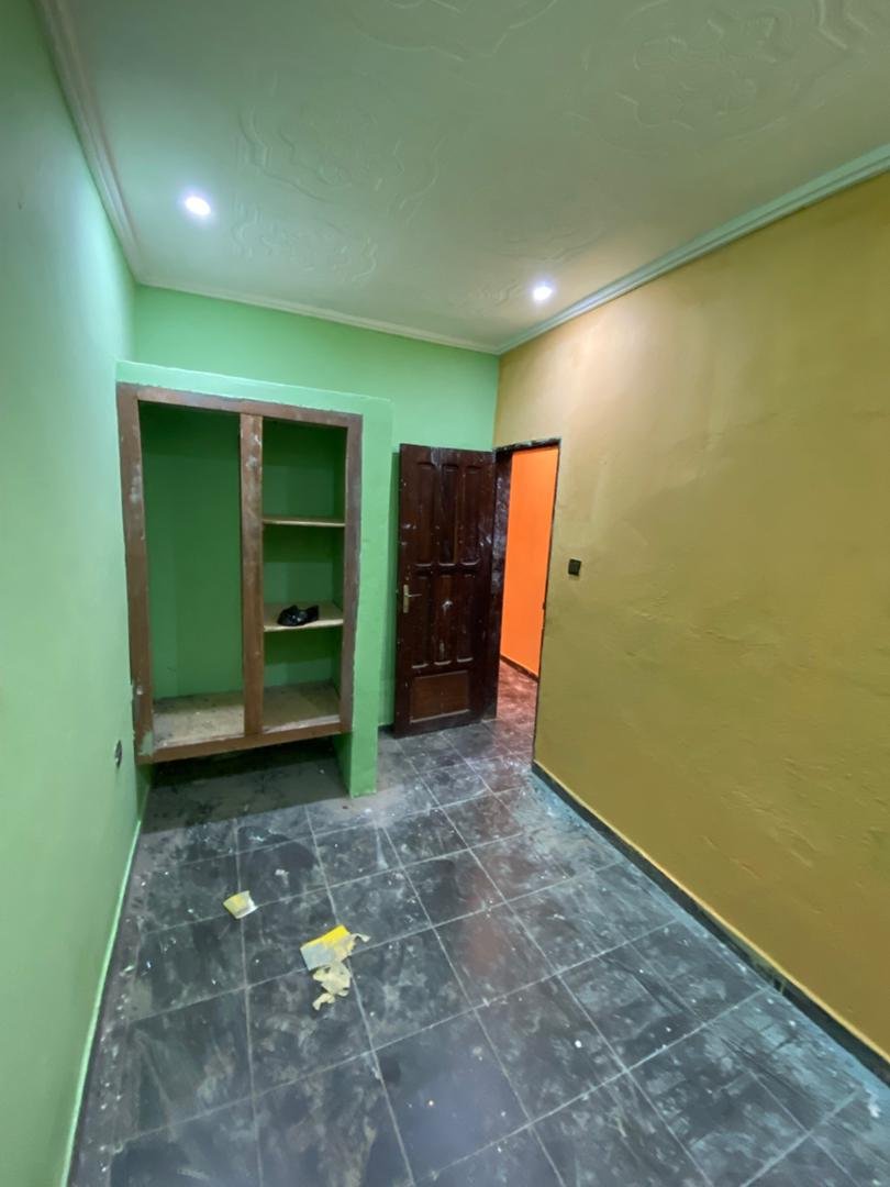 Studio à louer, Barrière, Yaoundé 