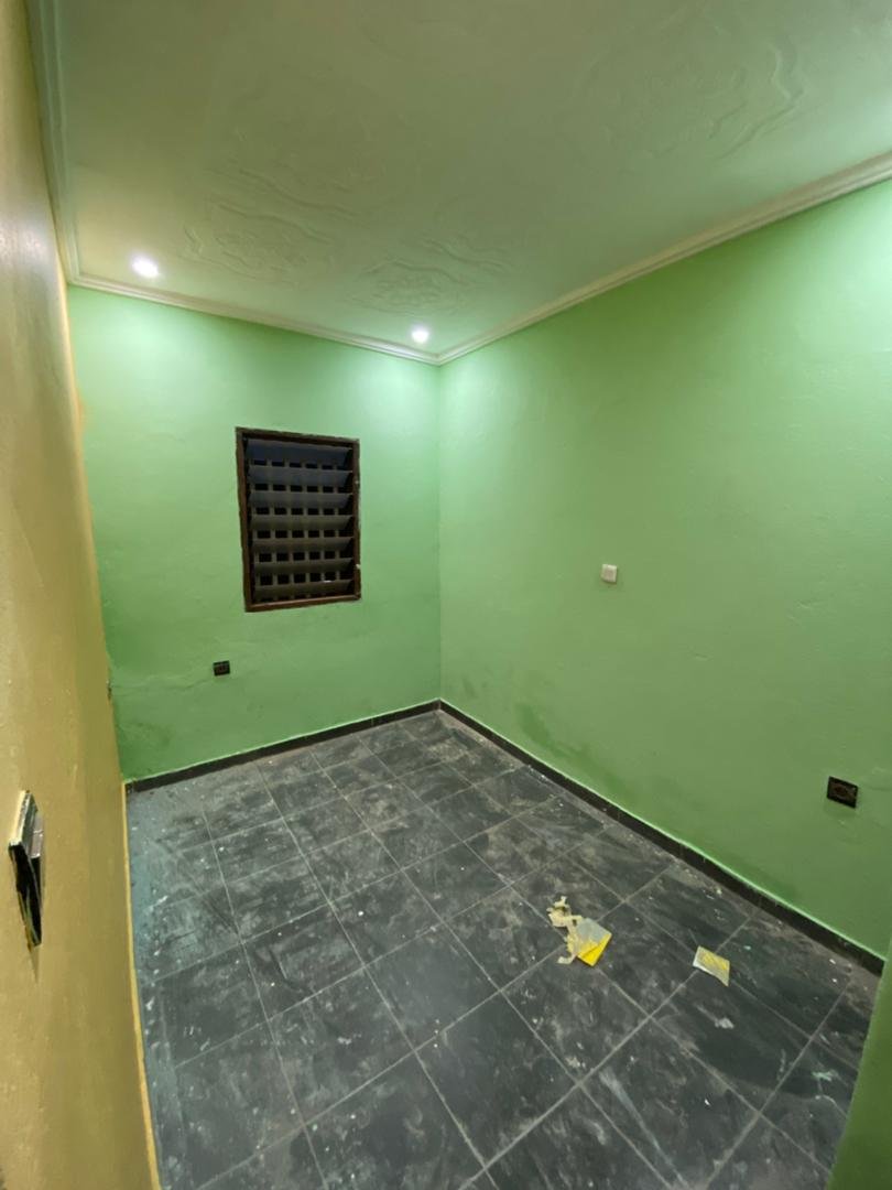 Studio à louer, Barrière, Yaoundé 