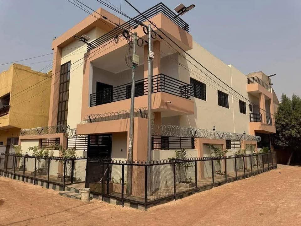 Duplex à vendre, Golf, Yaoundé 