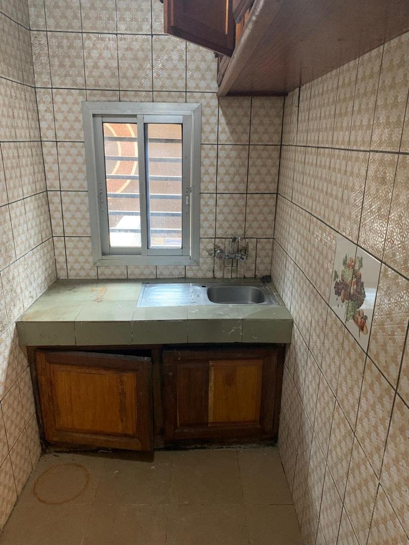Studio moderne à louer, Essos, Yaoundé  