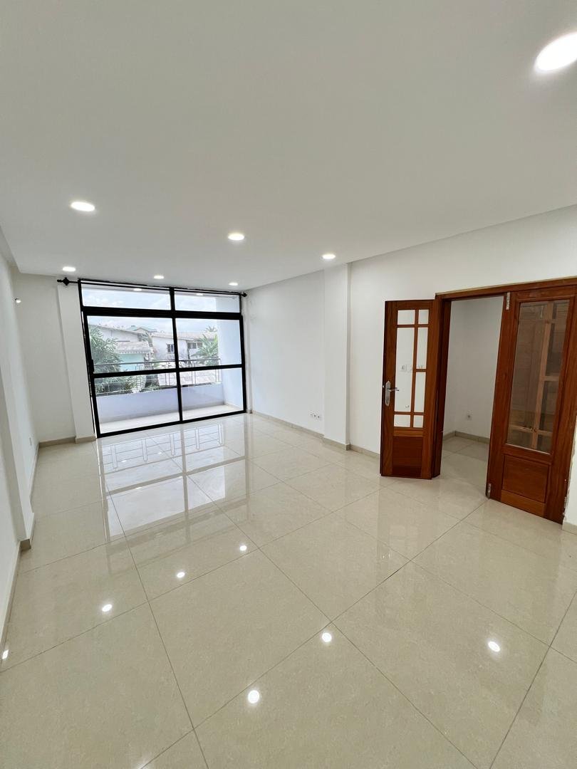 Appartement à louer, Cité des Palmiers, Douala 