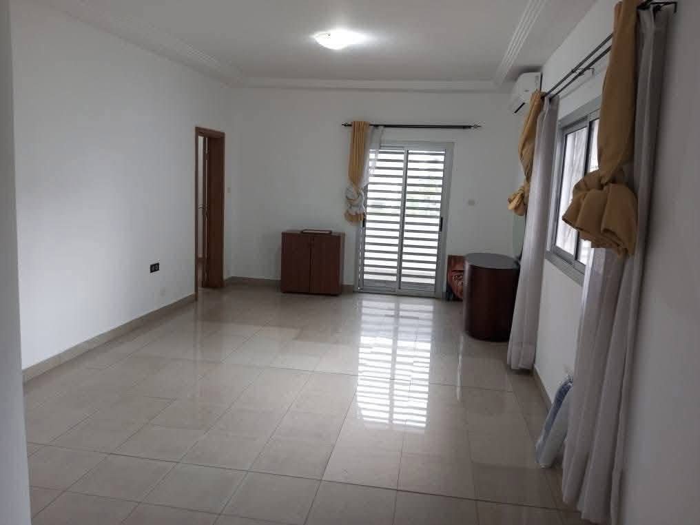  Duplex à louer, Bonapriso, Douala 