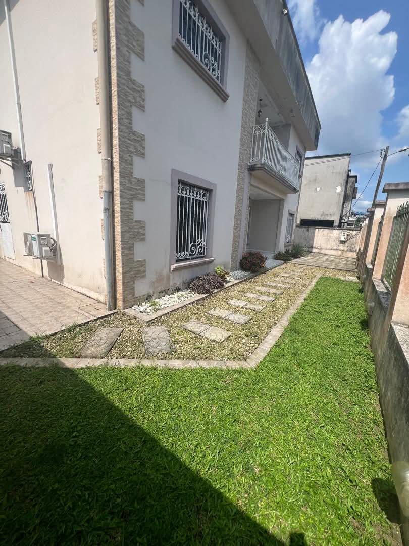 Duplex à louer, Yassa, Douala