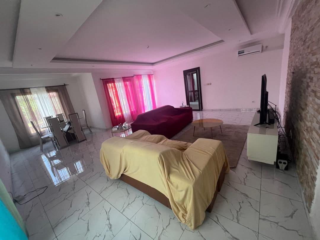 Duplex à louer, Yassa, Douala