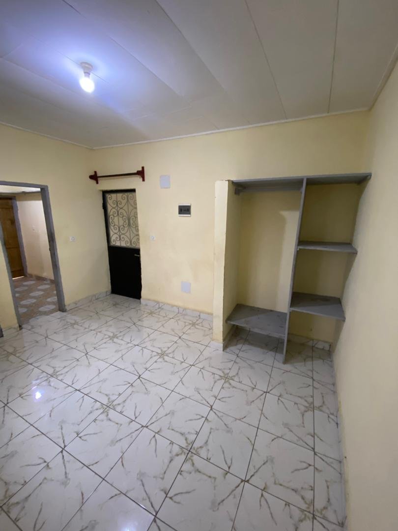 Chambre à louer, Efoulan, Yaoundé 