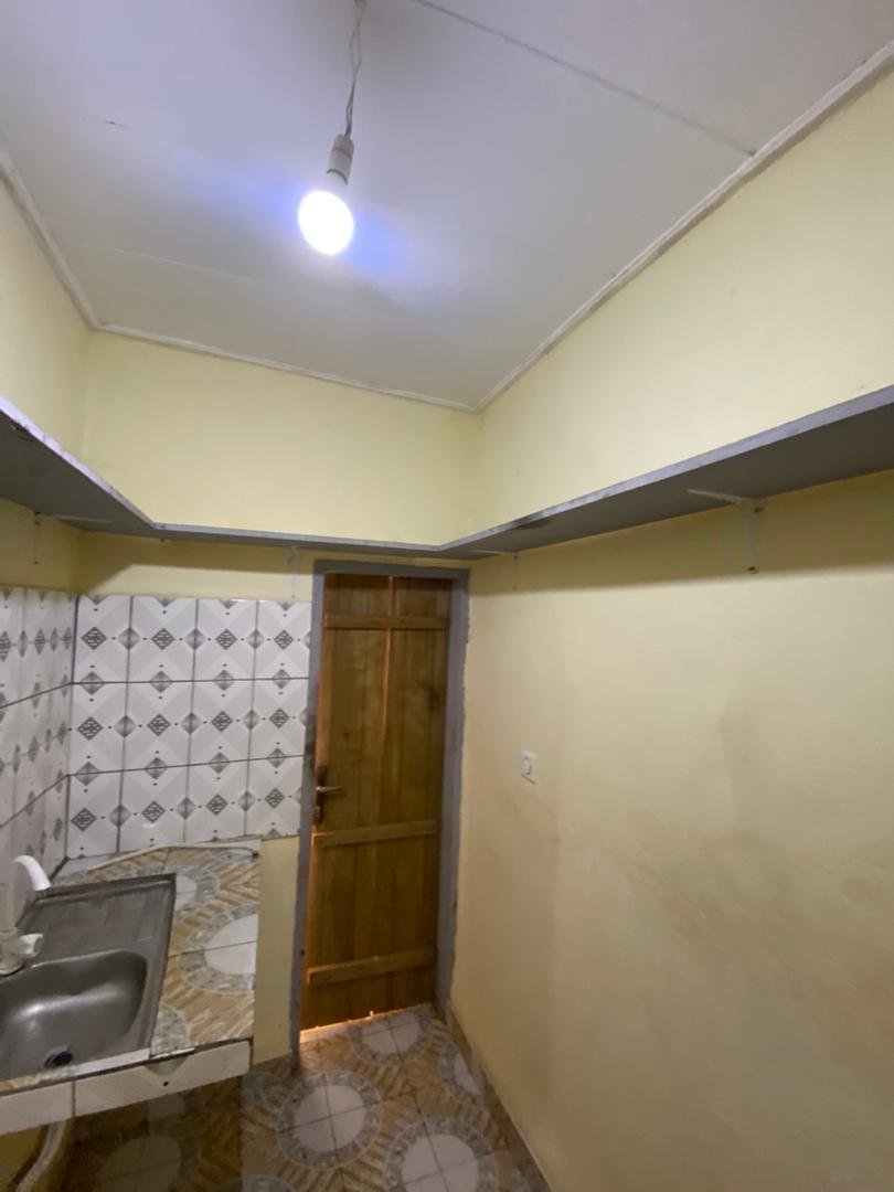 Chambre à louer, Efoulan, Yaoundé 