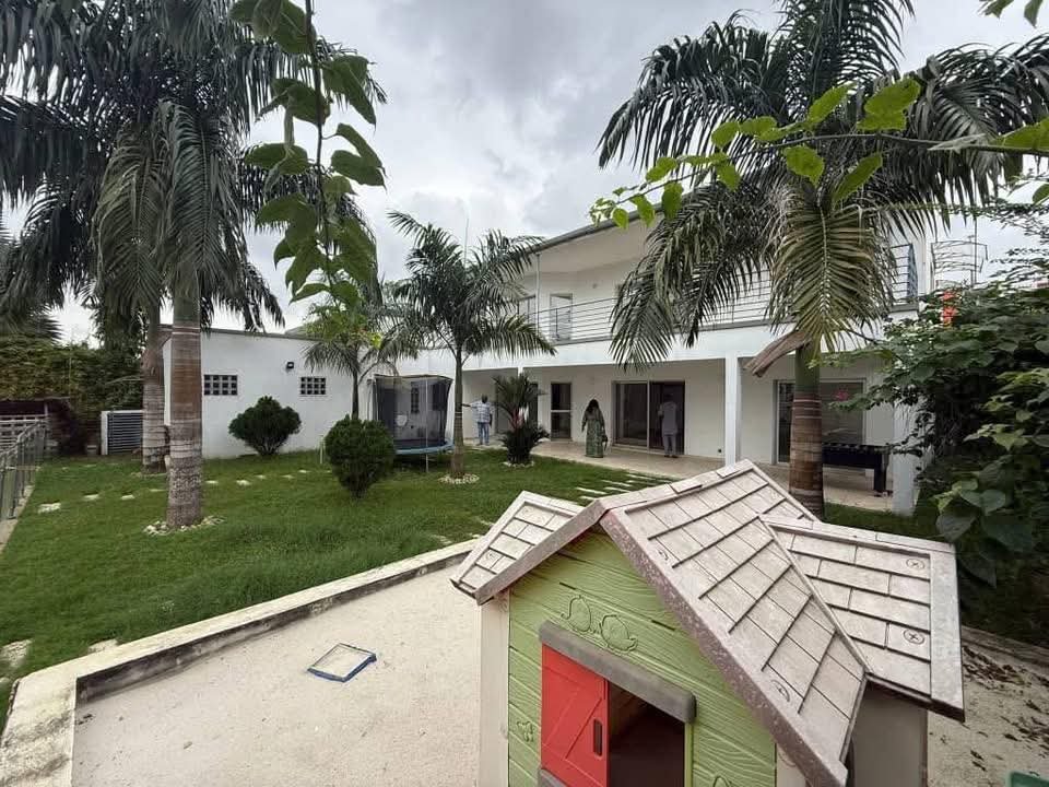 Duplex à louer, Centre ville, Kribi