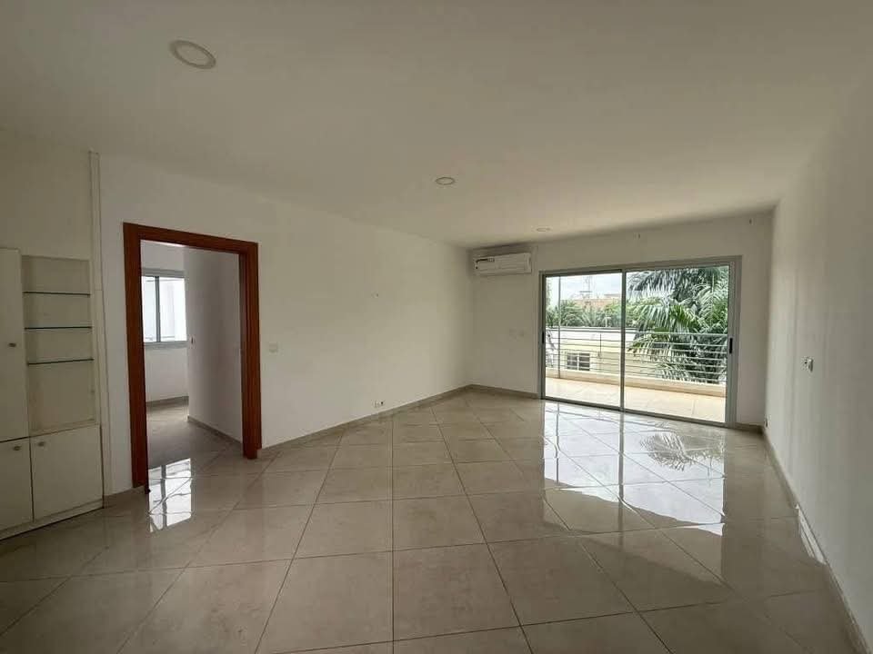 Duplex à louer, Centre ville, Kribi