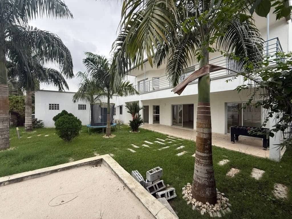Duplex à louer, Centre ville, Kribi