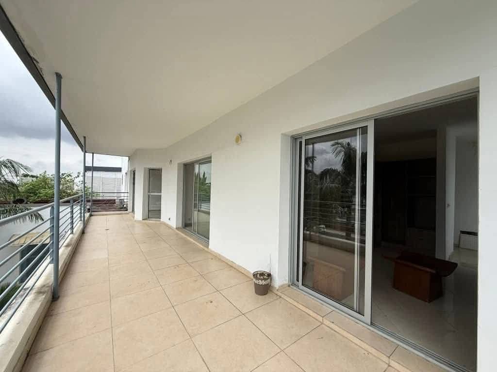 Duplex à louer, Centre ville, Kribi