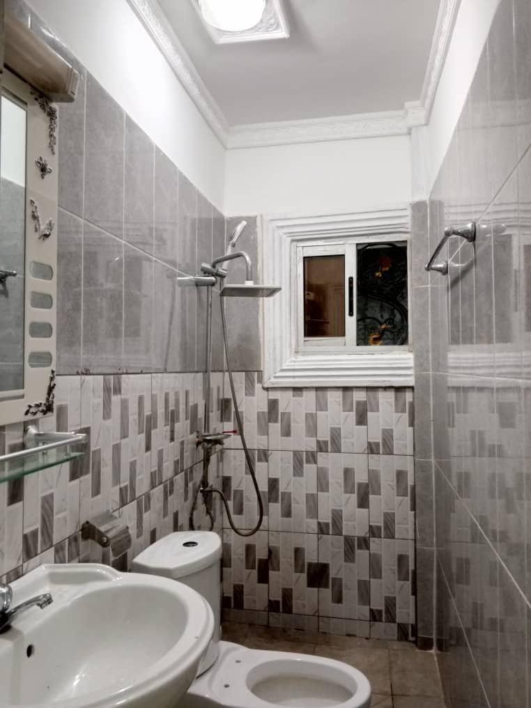 Studio moderne à louer, Essomba, Yaoundé 