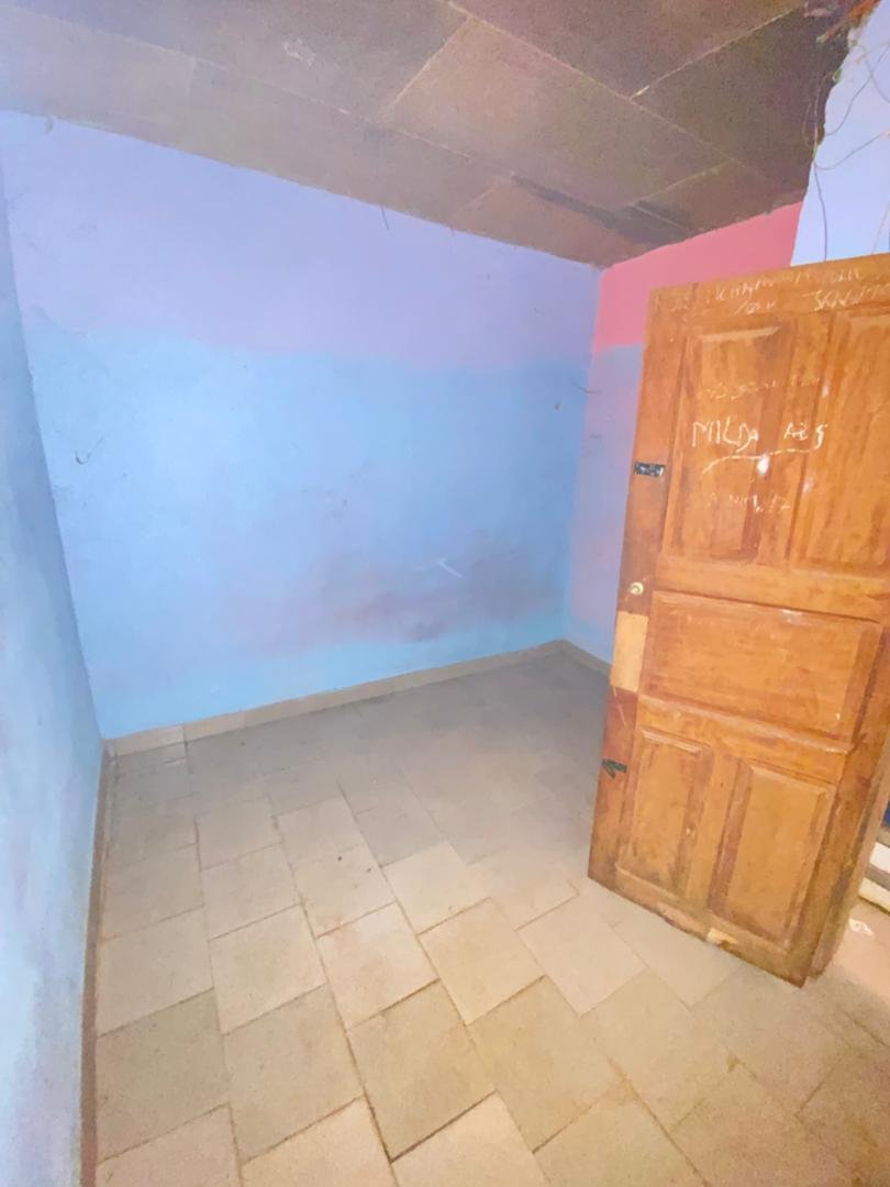 Chambre simple à louer, Mendong, Yaoundé  