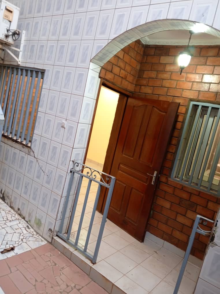 Studio moderne à louer, Bastos, Yaoundé 
