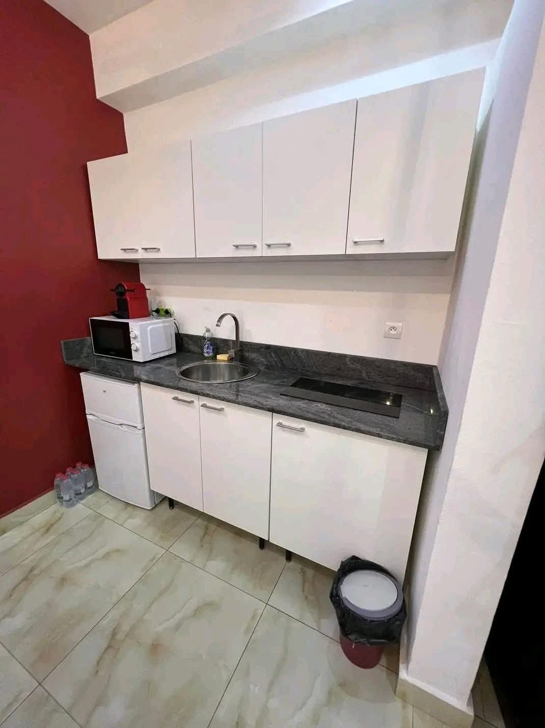 Studio à louer, Bonapriso, Douala 