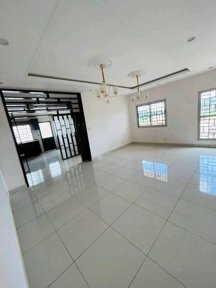 Duplex à vendre, Tsinga village, Yaoundé 