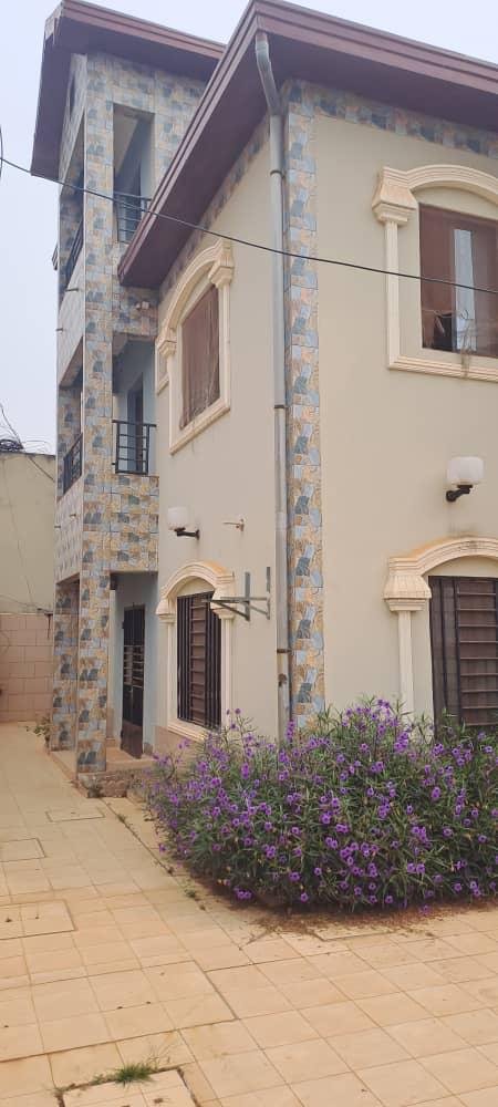Triplex à vendre, Omnisport, Yaoundé 