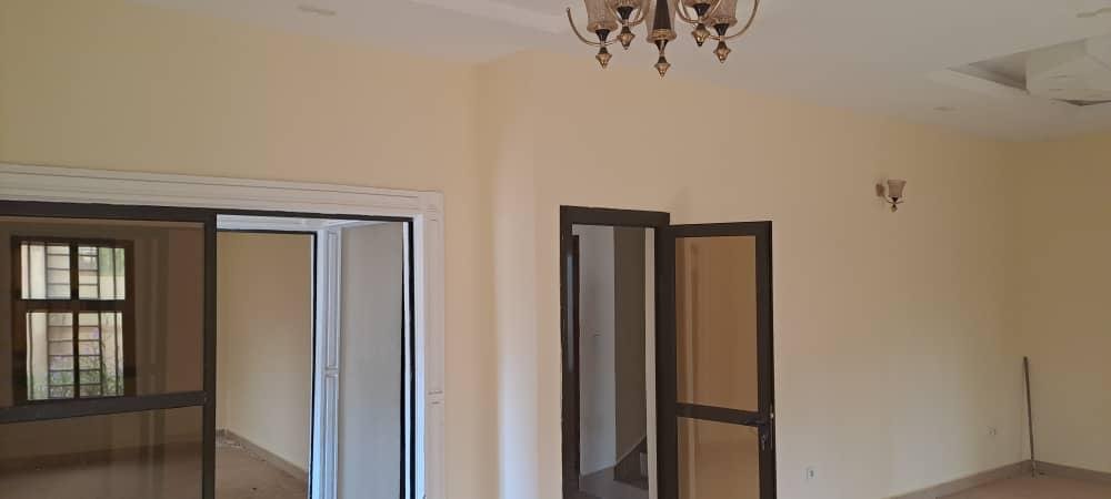 Triplex à vendre, Omnisport, Yaoundé 