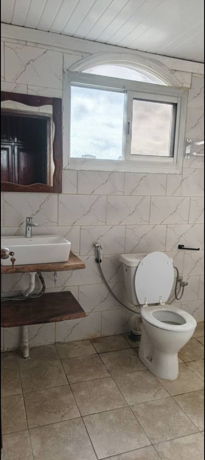 Magnifique appartement de 4 chambres a Bonapriso 